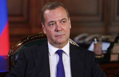 Медведев: Израиль допускает ошибку своим намерением поставить оружие на Украину