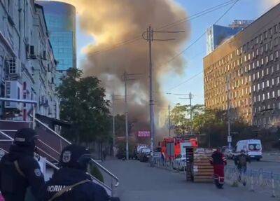 После атаки "мопедов": в Киеве появилась информация о погибших и кадры разрушенного центра столицы