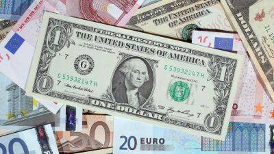 "Дешевле все равно не будет": эксперт посоветовал покупать доллары сейчас
