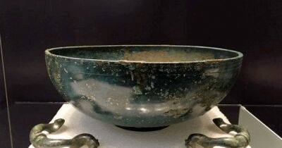В Англии нашли 2000-летнюю римскую медную чашу, поржавевшую из-за пестицидов (фото)