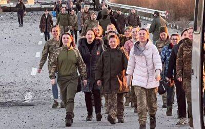 Вперше лише жінки. Україна підтвердила обмін полоненими з Росією: фото та відео