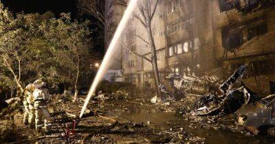 Уже 13 погибших: в Ейске завершили разбор завалов дома, на который упал Су-34 (фото)