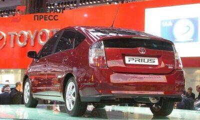 Toyota Prius приходят во Владивосток без высоковольтных батарей: комментарий экспертов