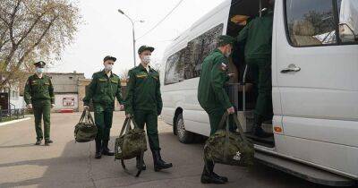 Помогают избежать мобилизации: в РФ вырос спрос на фальшивые удостоверения силовиков, – СМИ