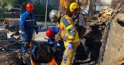 Число жертв удара по Киеву продолжает расти: под завалами нашли тело пожилой женщины