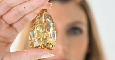 Крупнейший в мире желтый бриллиант "Золотая канарейка" продадут на аукционе