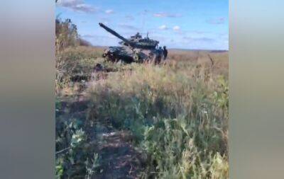 У районі Лисичанського НПЗ бійці ЗСУ затрофеїли російський танк