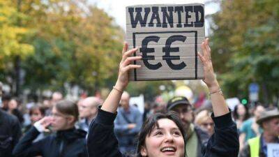 Всеобщая забастовка во Франции: к нефтяникам присоединились учителя и сотрудники АЭС