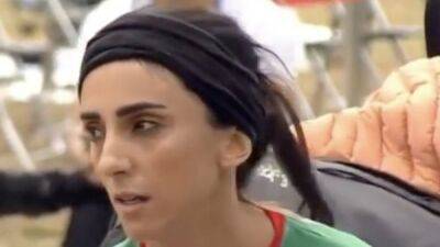 Иранская скалолазка выступила без хиджаба на турнире за рубежом. Друзья опасаются за ее безопасность