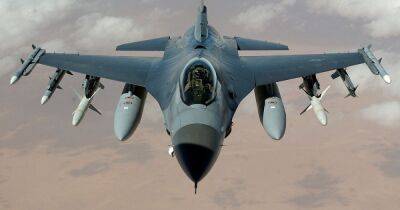 Американские истребители F-16 перехватили два бомбардировщика РФ рядом с Аляской