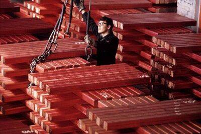 Фьючерсы на медь упали в цене до 3,3465 доллара за фунт на возможном снижении спроса в Китае