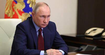 Усилить охрану и отселить население: Путин ввел особый режим в РФ и Крыму
