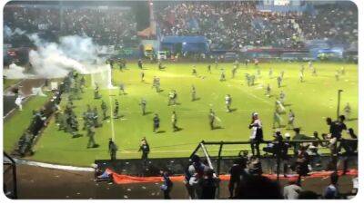 127 человек погибли на футбольном матче в Индонезии