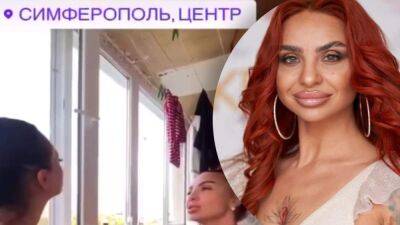 В Крыму "королева красоты" спела украинскую песню на балконе: этим занялись правоохранители
