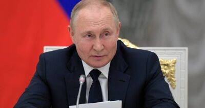 "Лягушка в кипятке": эксперт рассказал, зачем Путину военное положение в оккупированных областях