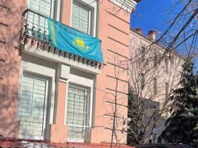 Из Украины вывезли большую часть работников посольства Казахстана