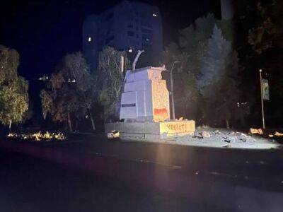 В Николаеве взорвали памятник чекистам. Ранее возле него произошел конфликт между "Народным рухом" и ветеранами МВД