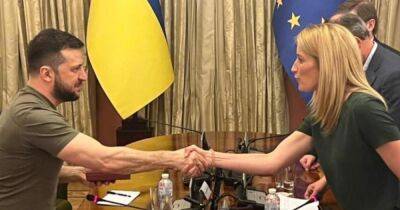 Мужественный народ: украинцам в лице президента Зеленского присудили премию Сахарова (видео)