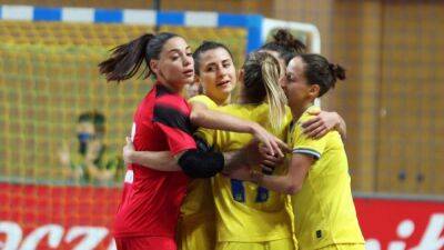 Голкиперка сборной Украины забила гол от собственных ворот в отборе на Евро-2023: видео