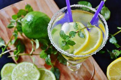 Лимонная вода — какая польза для организма