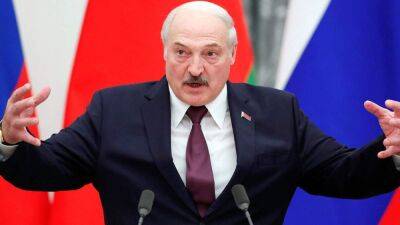 Лукашенко сказал белорусам "сжать зубы" и делать то, что он скажет