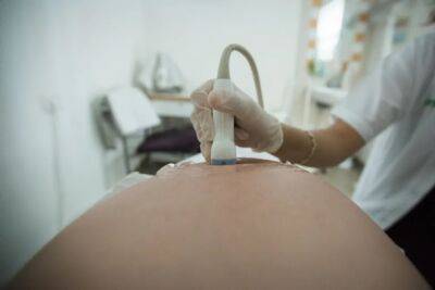 Суд распорядился провести тест, чтобы найти биологических родителей в деле о перепутанных эмбрионах