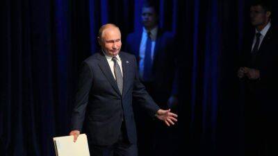 Путин отползает в сторону, а в Кремле понимают, что крах недоимперии неизбежен