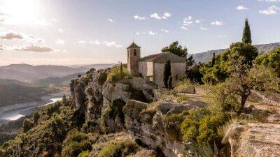 Боится нашествия туристов: "самый красивый поселок Испании" отказался от титула