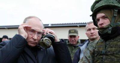 Путин с Шойгу приехал на полигон, где готовят моблизированных к войне в Украине (видео)