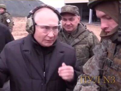 "Вылез из бункера". Путин вместе с мобилизованными пострелял из винтовки. Видео