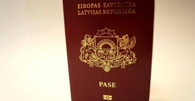 Германия: гражданин России купил латвийский паспорт и права за 6000 евро