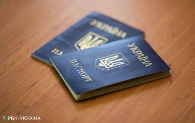 Україна продовжила дію паспортів та посвідок на проживання. Але є нюанси