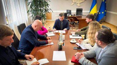 Омбудсмен впервые встретился с представителями украинского Красного Креста: о чем договорились