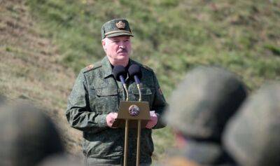 Лукашенко заявив, що його армія "не збирається нікуди йти"
