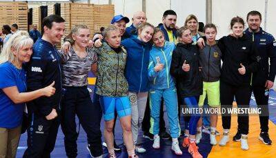 Молодежная сборная Украины по борьбе вошла в топ-3 командного зачета ЧМ-2022
