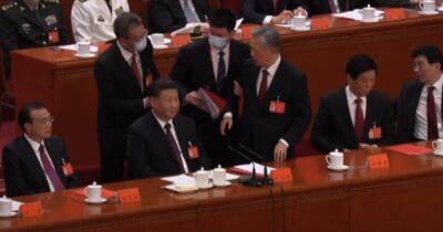 Не место рядом с генсеком: экс-главу Китая Ху Цзиньтао выгнали со съезда коммпартии (видео)