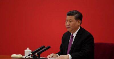 Компартия Китая переизбрала Си Цзиньпина на третий срок: оппонента вывели под руки (ВИДЕО)