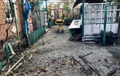 Россияне обстреляли Сумщину: ранили женщину, разрушили школу