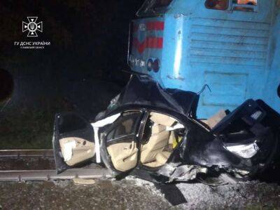 На Львівщині у смертельній ДТП пасажирський потяг зіткнувся з автомобілем