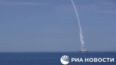 Россия держит в трех морях 17 кораблей и катеров: общий залп "Калибров" – 100 ракет