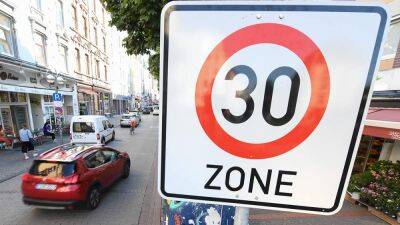 Почти на всех улицах Варшавы будет действовать ограничение скорости в 30 километров в час