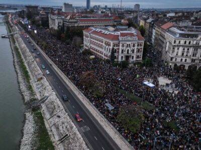 В Венгрии тысячи людей вышли на протест против правительства Орбана