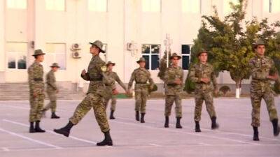 В Туркменистане демобилизованных солдат не отпускают домой, пока они не сделают подарок для воинской части