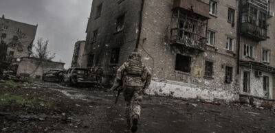 Бахмут – наш, Бахмут стоїть: український військовий показав відео з найгарячішої точки на фронті