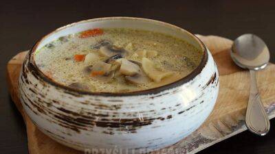 Согреет и насытит: легкий грибной суп с макаронами