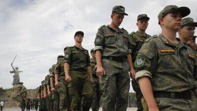 В "ЛНР" через відмову воювати без підготовки 20 мобілізованих із Росії відправили "на підвал", - ЗМІ