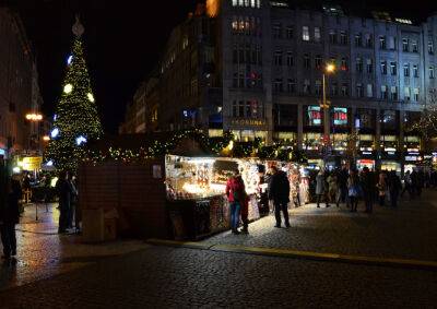 В Праге полиция выпроводила с площади возмутителя рождественского спокойствия