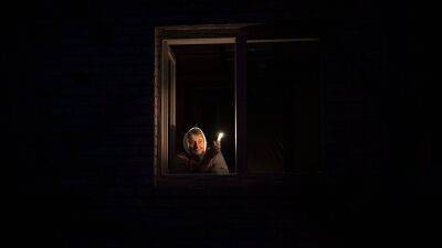 Украинцы привыкают жить без света