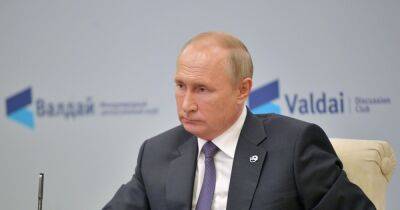 "Постоянная тошнота, кашель, похудел на 8 кг": родственники беспокоятся о здоровье Путина, — СМИ