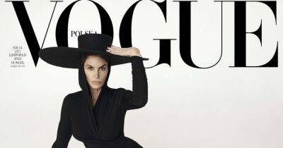 56-летняя Синди Кроуфорд в смелом образе украсила обложку Vogue